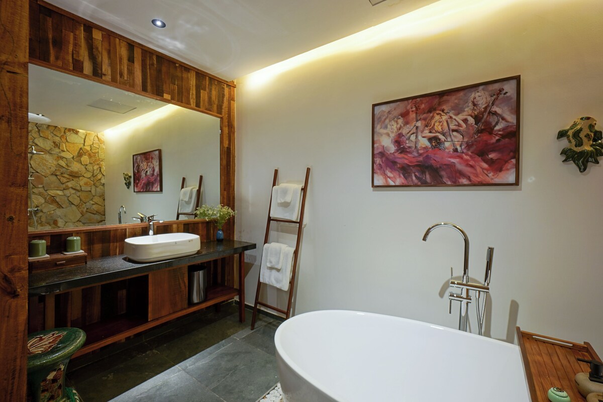 ห้องน้ำ | ของใช้ในห้องน้ำฟรี, ไดร์เป่าผม, เสื้อคลุมอาบน้ำ, รองเท้าสวมภายในห้อง