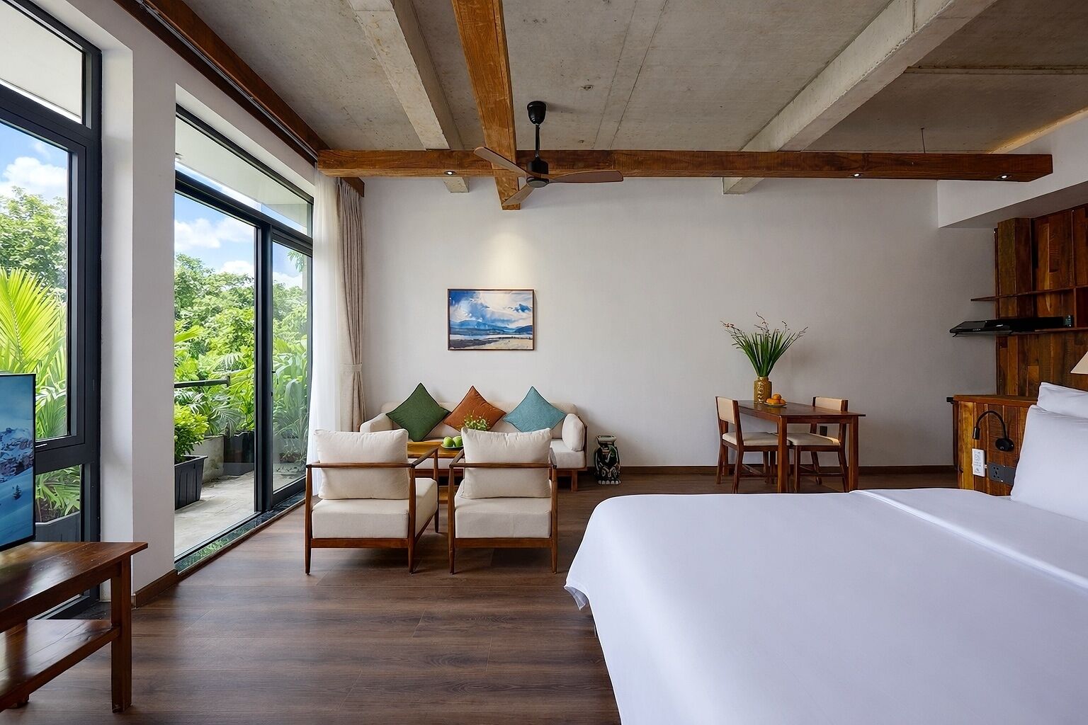 Studio Suite Cao cấp | Minibar, bàn, khu vực làm việc phù hợp cho laptop 