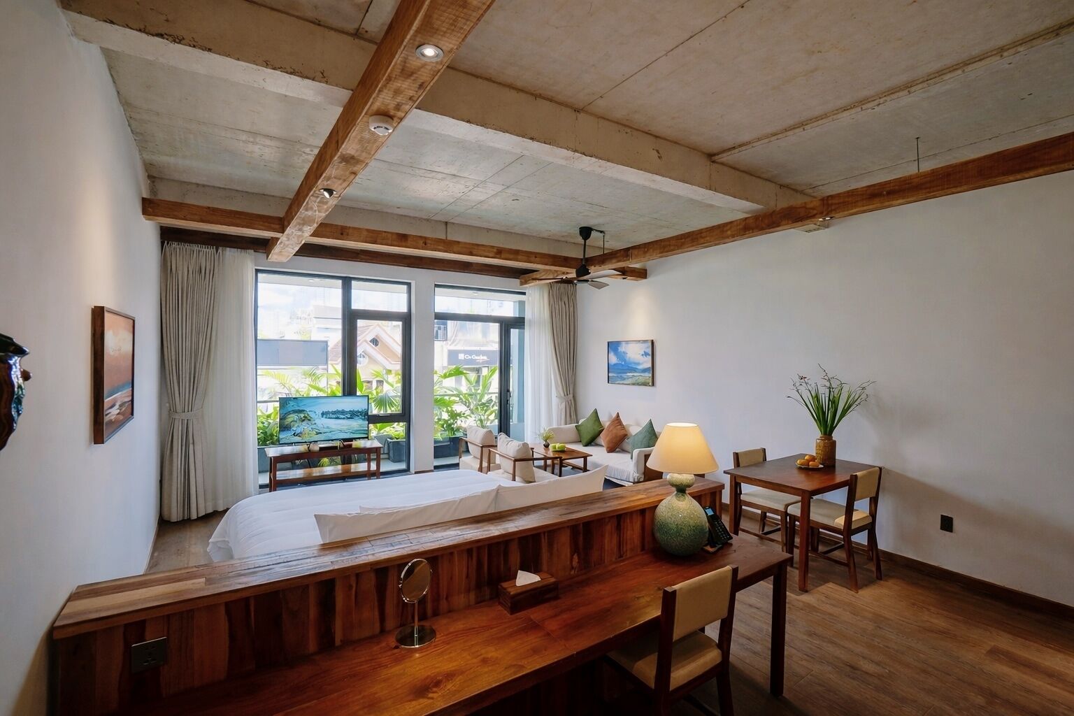 Studio Suite Cao cấp | Minibar, bàn, khu vực làm việc phù hợp cho laptop 