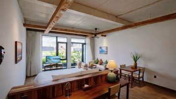 Studio Suite Cao cấp | Minibar, bàn, khu vực làm việc phù hợp cho laptop