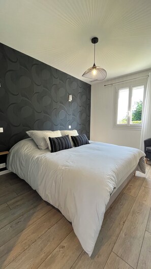 2 bedrooms, iron/ironing board, WiFi, bed sheets - The house next door (Éguzon-Chantôme)