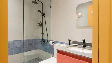 Deluxe Studio, Balcony | Bathroom