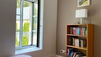 3 habitaciones, tabla de planchar con plancha y wifi