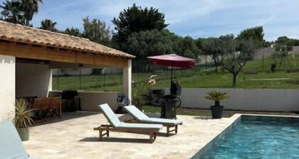 Charming renovated country house with swimming pool and landscaped garden