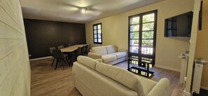 Living area - Ski and hiking chalet, max. 17 people (Aragnouet)