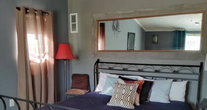 Cozy Downtown Lees Summit Gem/3BR/2BA Home