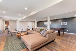 Smart-tv, eldstad och tv-spel