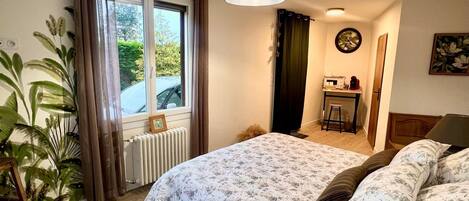 1 bedroom, WiFi, bed sheets