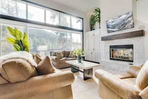 Smart TV, fireplace, video games, DVD player - Keystone 5BD 5.5BT Luxury Remodel 2025 & Pets (Keystone)