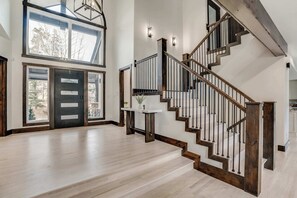 Interior - Keystone 5BD 5.5BT Luxury Remodel 2025 & Pets (Keystone)