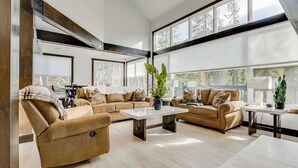 A spacious living room with a high ceiling, large windows, and a modern design. - Keystone 5BD 5.5BT Luxury Remodel 2025 & Pets (Keystone)