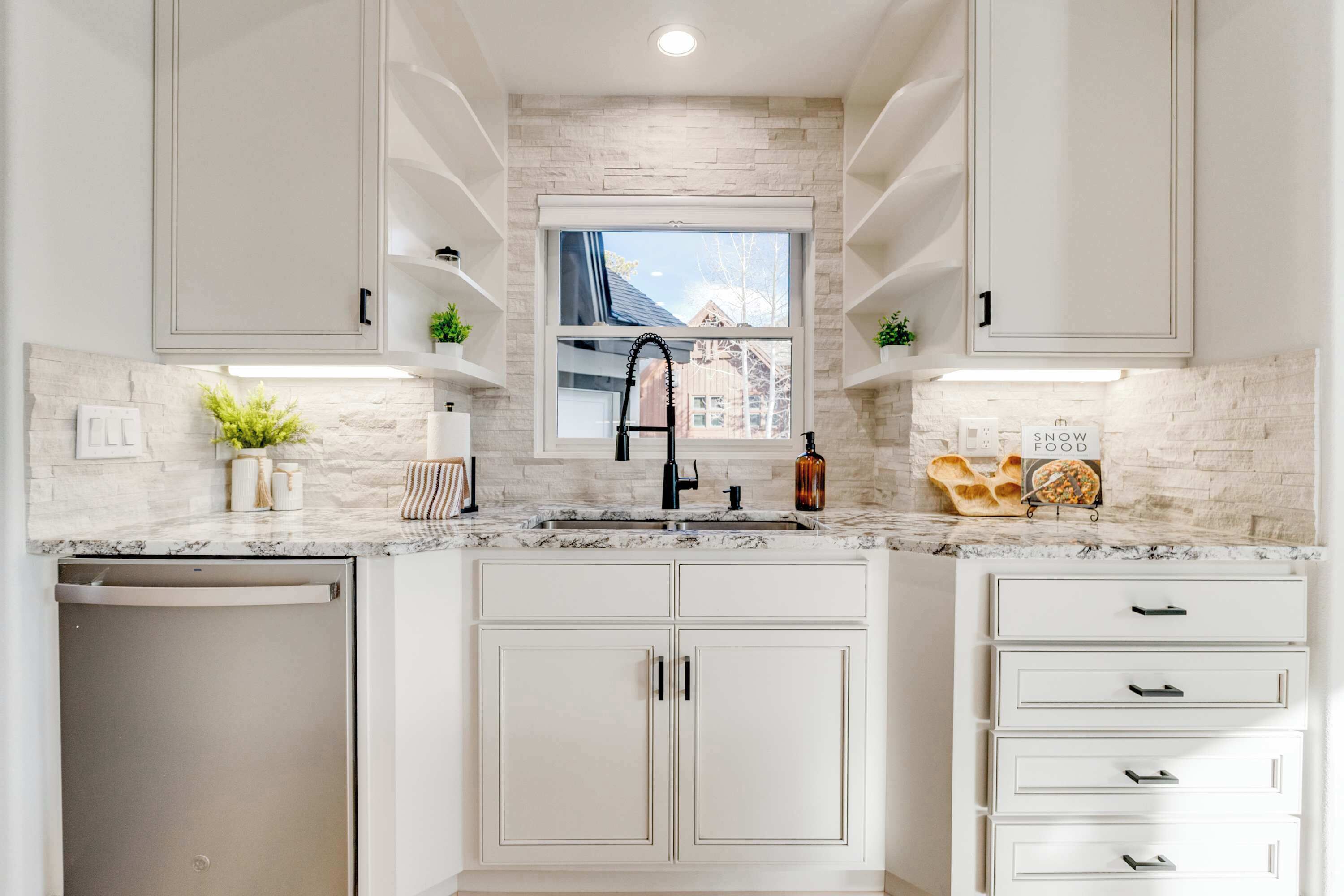 ثلاجة، ميكروويف، فرن، موقد طهي مسطح