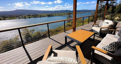 Eagles Landing- Luxury multi-family Scenic Retreat on the Columbia river cliffs