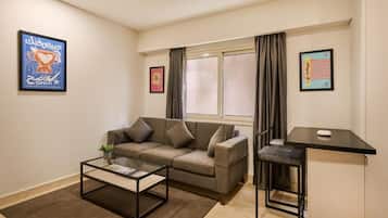 Superior Studio, Courtyard View | Living area