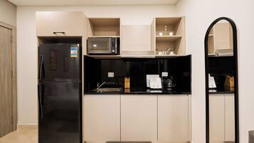 Superior Studio, Courtyard View | Private kitchen