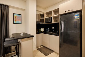 Apartamento, 1 habitación, vistas al patio | Servicio de comidas en la habitación