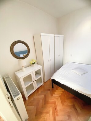 1 chambre, fer et planche à repasser, Wi-Fi, draps fournis