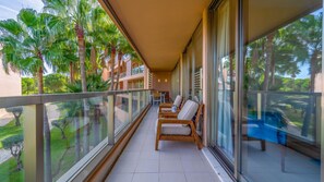 Terrace/patio - T2 Estiloso c/ Piscina nos Salgados by LovelyStay (Vale Rebelho)
