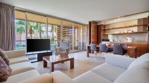 TV - T2 Estiloso c/ Piscina nos Salgados by LovelyStay (Vale Rebelho)