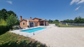 Outdoor pool - Villa Edo beautiful built villa with private pool in a small village in Istria (ZMINJ)