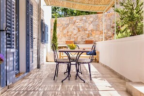 تناول الطعام بالخارج