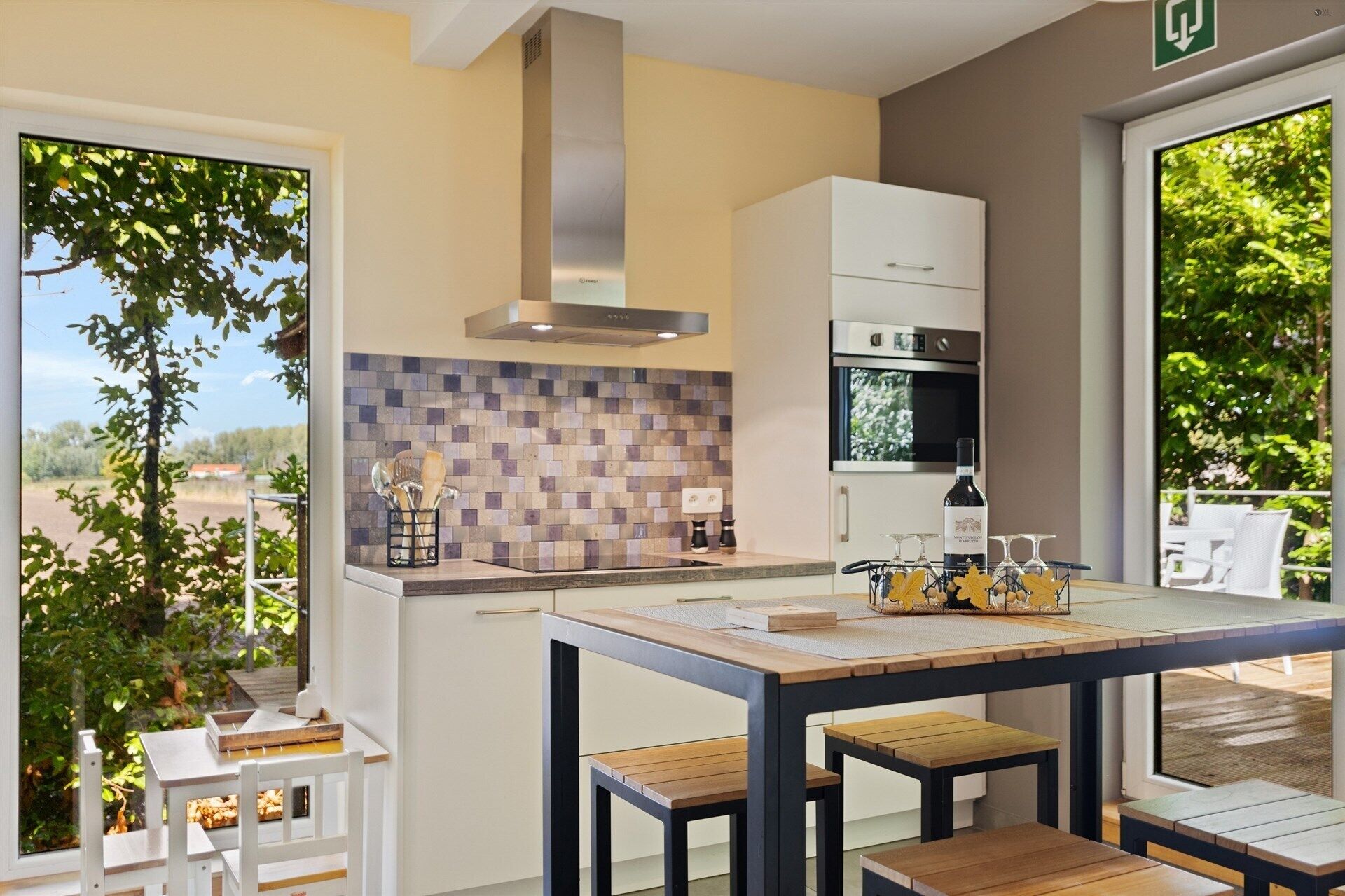 Micro-ondes, four, plaque de cuisson, lave-vaisselle