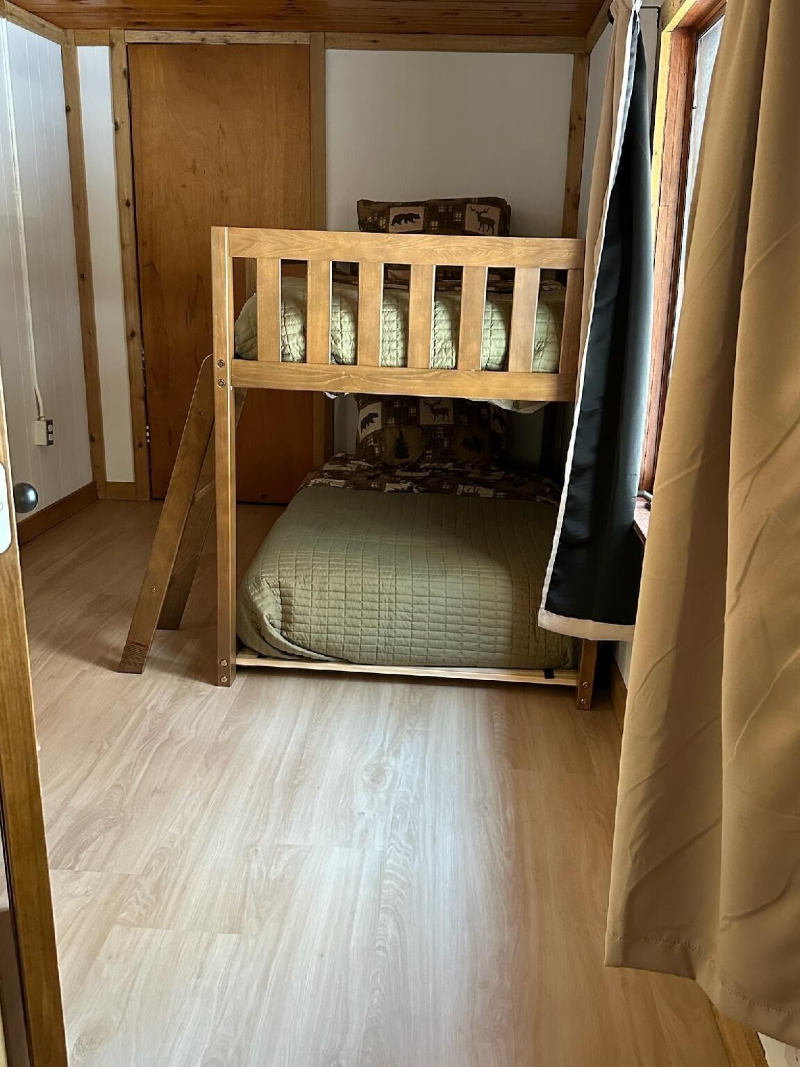 2 bedrooms, iron/ironing board, free WiFi