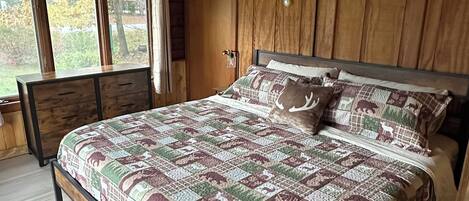 2 soverom, strykejern/-brett og wi-fi (inkludert)