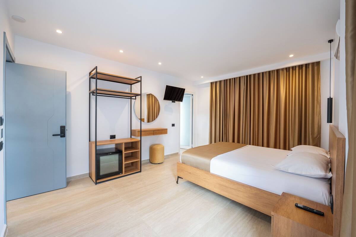 Habitació doble, vistes a la piscina | Habitacions insonoritzades i wifi gratuïta 