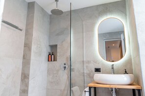 Double Room, Pool View | Bathroom | Shower, hair dryer, slippers, towels - Hotel ENAD (Ksamil)
