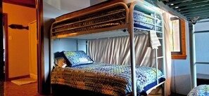 2 bedrooms, free WiFi, bed sheets - Home, Hooks & Heart: Anglers Paradise Family-Friendly Bay House Marina 2 Blocks (Corpus Christi)
