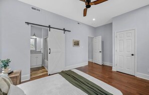 3 chambres, fer et planche à repasser, Wi-Fi, draps fournis