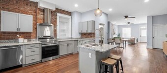 Marvelous 3-bedroom condo with AC in vibrant St. Louis