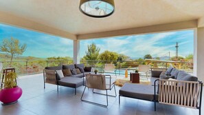TV - Exceptional Villa with Pool & Sea View – Just 300 m from Pinarello Beach (Zonza)