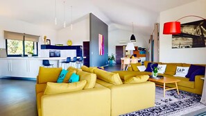TV - Exceptional Villa with Pool & Sea View – Just 300 m from Pinarello Beach (Zonza)
