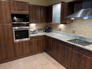 Microwave, oven, dishwasher, coffee/tea maker
