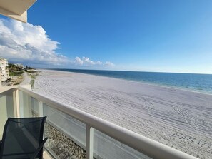 Property grounds - Brand New Rental - Beachfront 2BR with Gulf Views, Heated Pool & In-Unit Laundry (Fort Myers Beach)