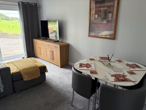 Interior - 2 bed apartment with hot tub for up to 4 adults in countryside location (Kilsyth)
