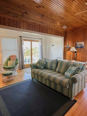 TV - Sea Esta: Perfect Getaway on the Canal with Boat Dock (Ocracoke)