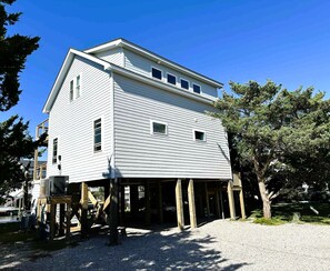 Unclassified image, 5 of 27, button - Sea-Esta Upstairs: A Couple's Getaway on the Canal (Ocracoke)