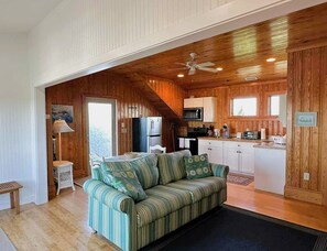 TV - Sea-Esta Upstairs: A Couple's Getaway on the Canal (Ocracoke)