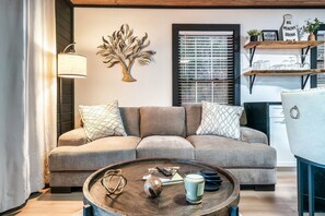 Smart TV - Luxury 1BR Gem with Epic Views & Unforgettable Sunrises (Gatlinburg)