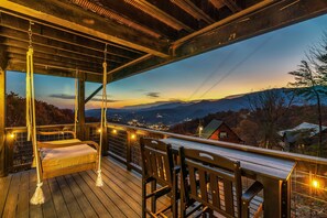 Property grounds - Luxury 1BR Gem with Epic Views & Unforgettable Sunrises (Gatlinburg)