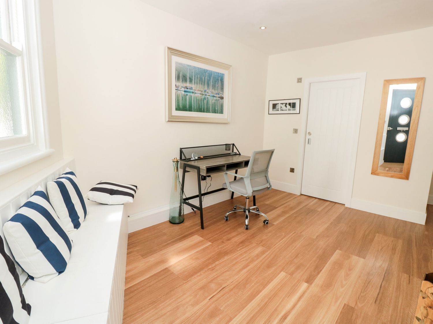 Ty'r Ddraig, Pet Friendly, Character Holiday Cottage In Dartmouth - Dartmouth