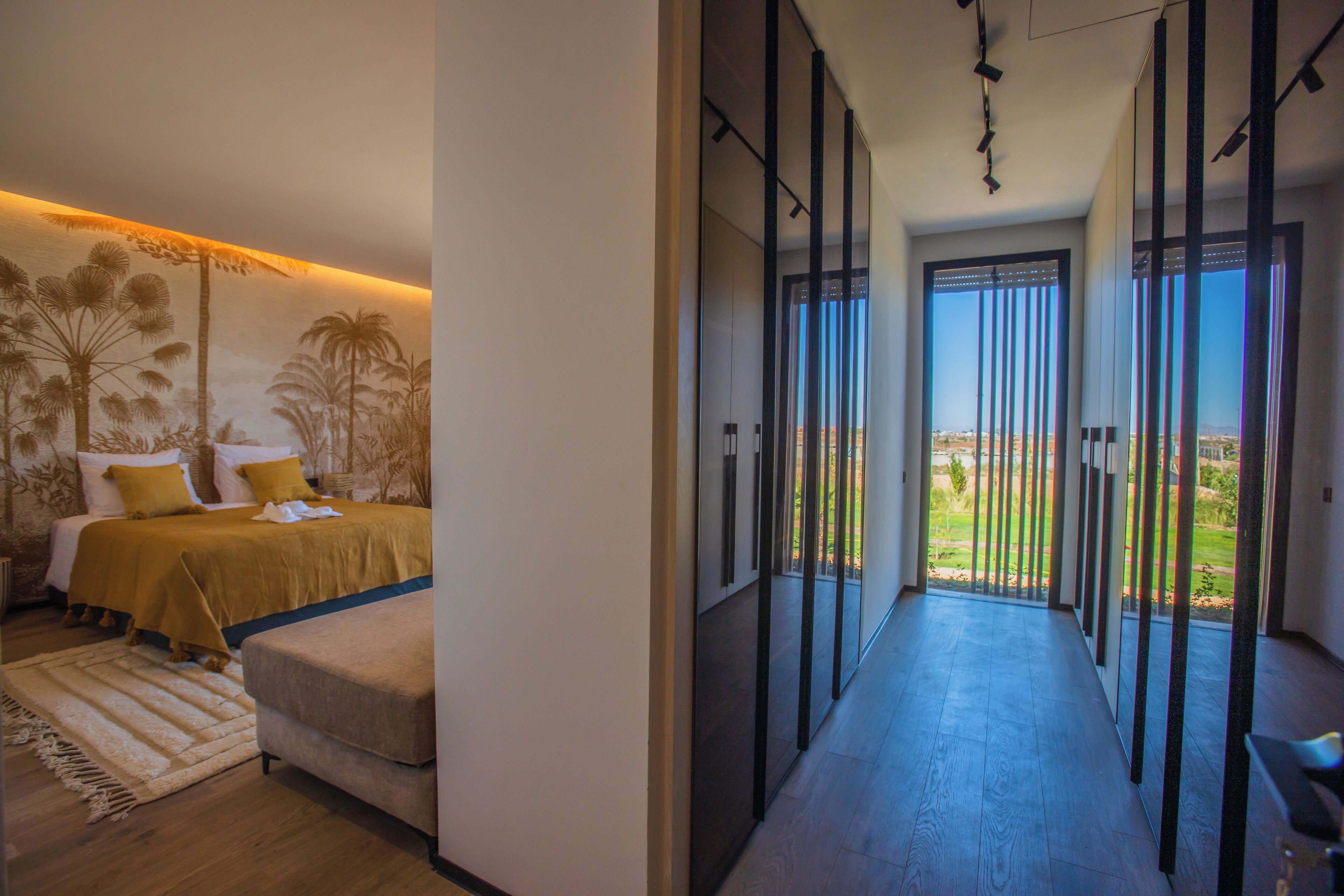 Verduisterende gordijnen, een strijkplank/strijkijzer, gratis wifi