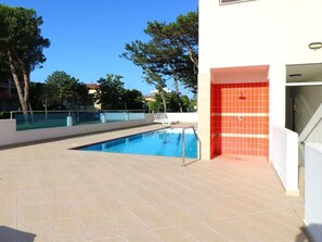 Apartemen, 1 kamar tidur, teras | Kolam renang | Kolam renang outdoor