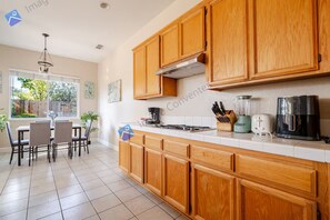 ثلاجة، ميكروويف، فرن، غسالة أطباق