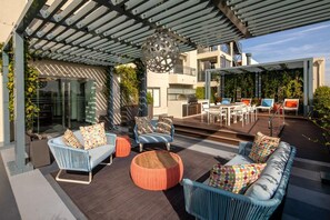 تناول الطعام بالخارج