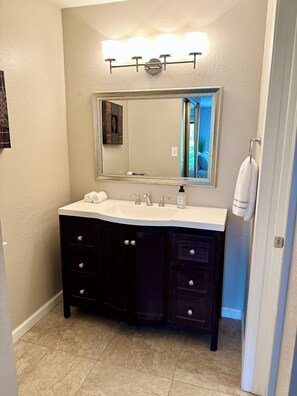 Shower, hair dryer, towels, soap - Charming 2BR Home, Minutes from Hiking & Entertainment + Pet-friendly (Scottsdale)