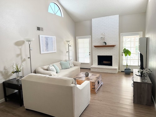 Charming 2BR Home, Minutes from Hiking & Entertainment + Pet-friendly